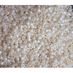 11/0 Opaque Cream AB 5g