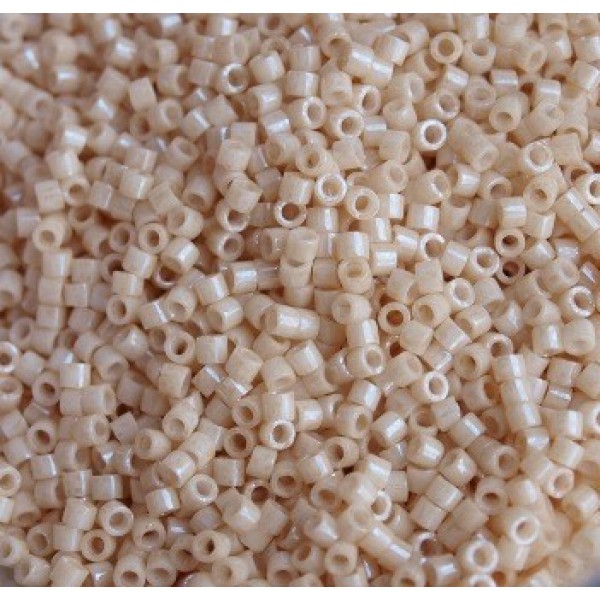 11/0 Ceylon Lt Beige 5g