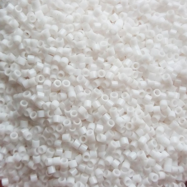 15/0 Miyuki Delica Opaque Chalk White 2.5g