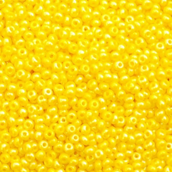 Preciosa 11/0 Opaque Lemon Yellow Rainbow 25g
