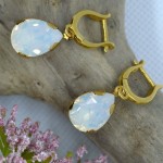 4320 14x10mm White Opal F Pear shape Fancy stone ietvarā ar cilpu, zelta p.(x1)