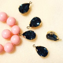 4320 14x10mm Montana F Pear shape Fancy stone in setting w/loop, gold plt (x1)