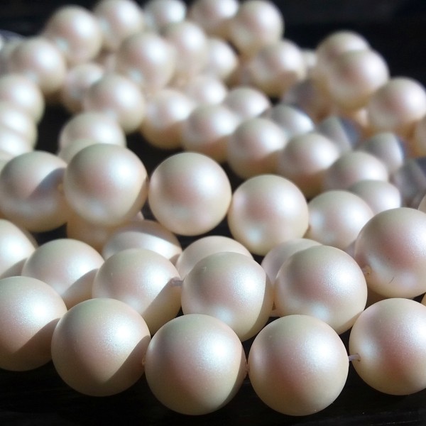 Crystal Pearlescent White Pearl 2mm (001 969) (x50)